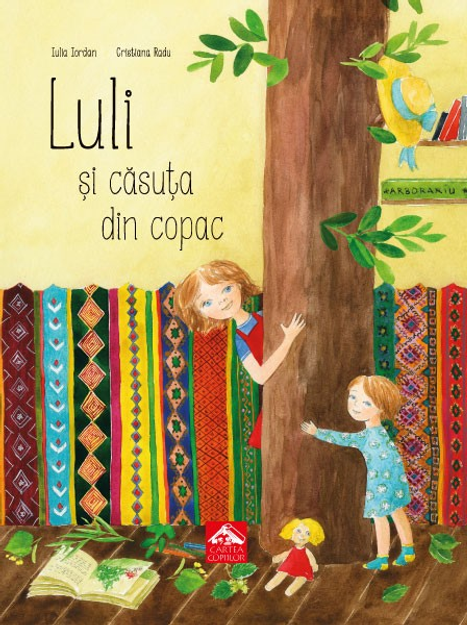 Poza cu Luli și căsuța din copac de Iulia Iordan